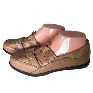 Mushrooms Womens Leather Comfort Shoes Size 7M Padded Tan Woven Straps‎ Stretch